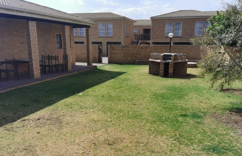 Dwarsweg Lifestyle Estate - Secunda